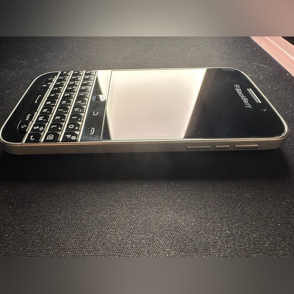 BlackBerry Classic (Bell) - Picture 4 of 6